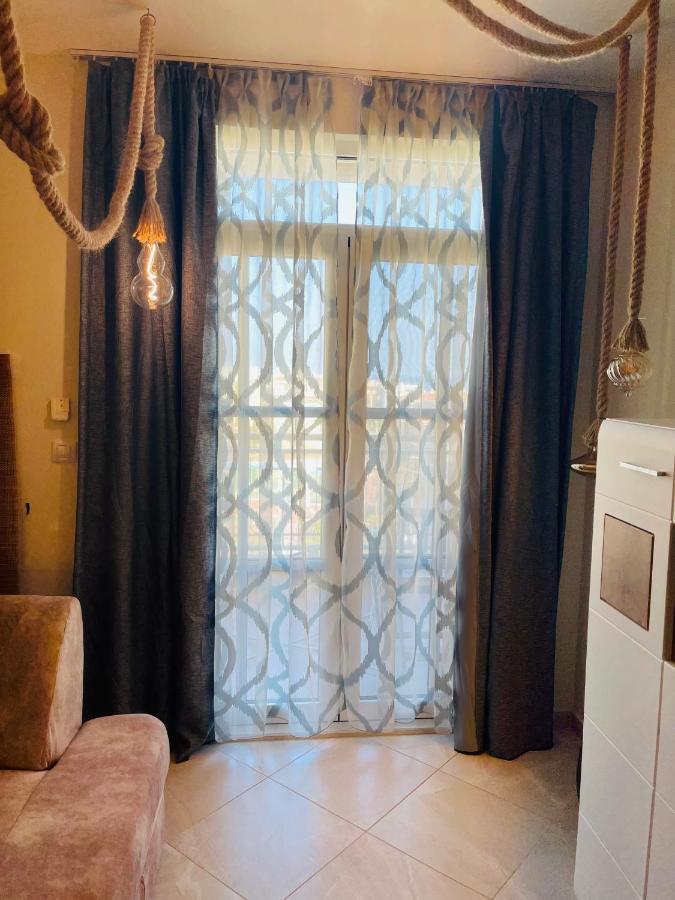 Flores Garden Sea View Apartment With Balcony تشيرنوموريتس المظهر الخارجي الصورة